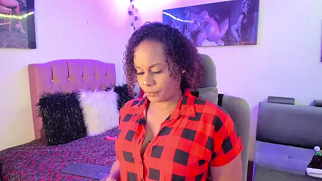 Snapshot of Camille_rose_ chatting on December 11, 2024, 11:10 pm Camille rose online show from December 11, 2024, 11:10 pm