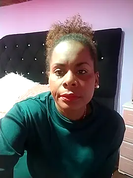 Snapshot of Camille_rose_ chatting on October 8, 2025, 4:59 pm Camille rose online show from October 8, 2025, 4:59 pm