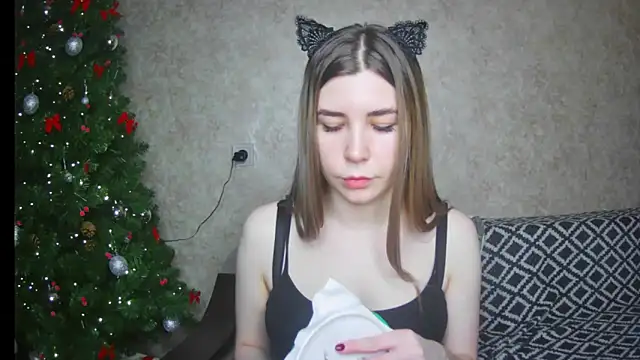 Snapshot of ElllaNuar chatting on January 20, 2025, 4:43 am ElllaNuar online show from January 20, 2025, 4:43 am