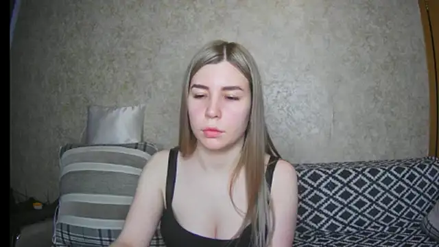 Snapshot of ElllaNuar chatting on March 10, 2025, 4:49 am ElllaNuar online show from March 10, 2025, 4:49 am