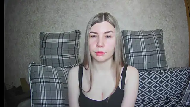 Snapshot of ElllaNuar chatting on March 14, 2025, 1:48 am ElllaNuar online show from March 14, 2025, 1:48 am