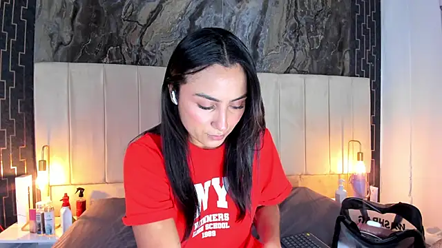 Snapshot of lia_sofiia chatting on December 5, 2025, 9:29 am lia sofiia online show from December 5, 2025, 9:29 am