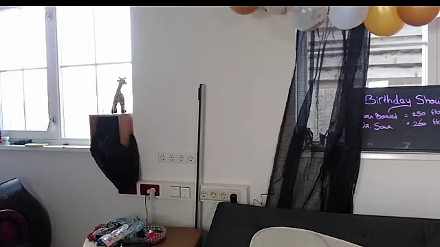 Snapshot of Sarissakoldenhof chatting on March 9, 2025, 2:32 pm Sarissakoldenhof online show from March 9, 2025, 2:32 pm