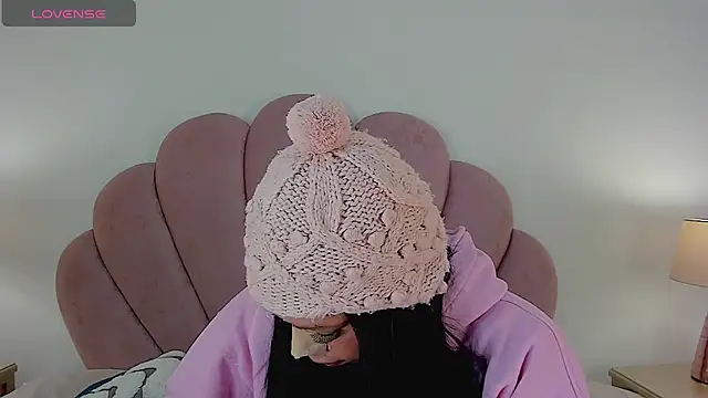 Snapshot of Nicole_Paradise chatting on October 9, 2025, 12:25 pm Nicole Paradise online show from October 9, 2025, 12:25 pm