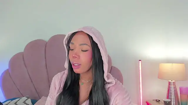 Nicole Paradise online show from December 5, 2025, 12:47 pm