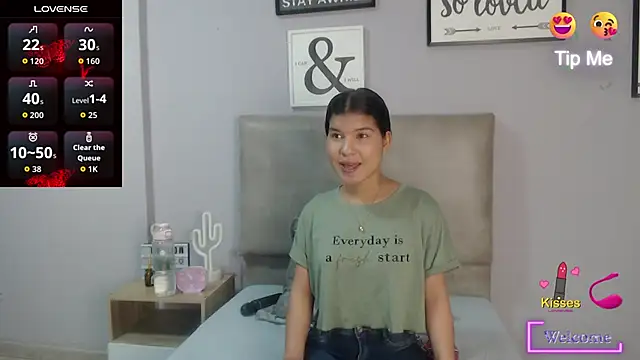 Snapshot of SophiaMeyerst chatting on May 2, 2026, 12:54 pm SophiaMeyerst online show from May 2, 2026, 12:54 pm