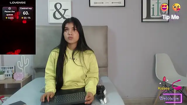 Snapshot of SophiaMeyerst chatting on May 4, 2026, 1:07 pm SophiaMeyerst online show from May 4, 2026, 1:07 pm