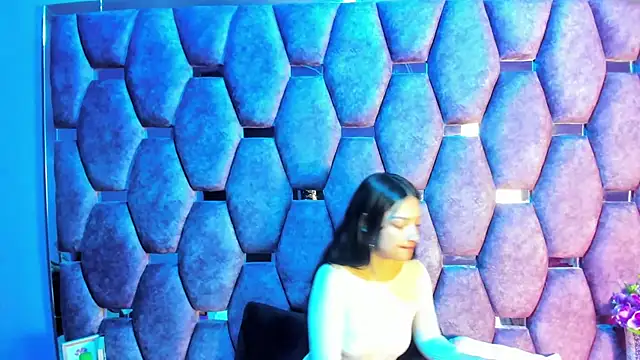 Aurora 18 online show from October 10, 2025, 2:16 pm