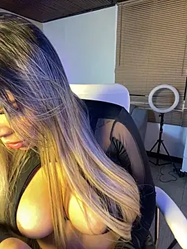 Snapshot of MiaWhitePink_ chatting on March 14, 2025, 8:32 am MiaWhitePink online show from March 14, 2025, 8:32 am