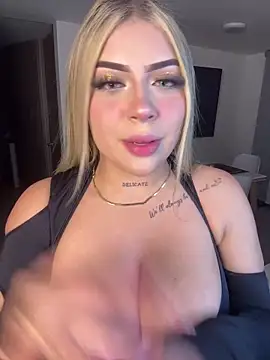 Snapshot of MiaWhitePink_ chatting on February 7, 2026, 6:17 am MiaWhitePink online show from February 7, 2026, 6:17 am