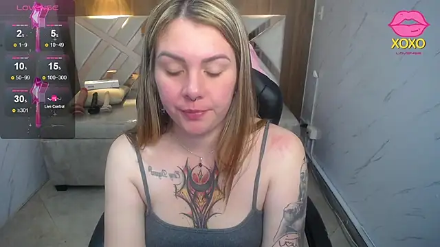 Snapshot of Paula_b_ chatting on April 14, 2026, 12:44 pm Paula b online show from April 14, 2026, 12:44 pm