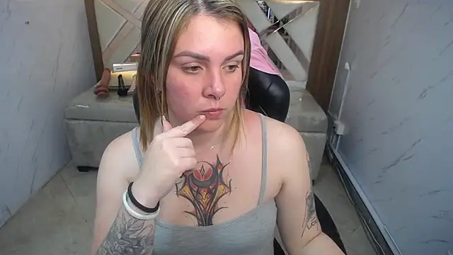 Snapshot of Paula_b_ chatting on April 16, 2026, 12:50 pm Paula b online show from April 16, 2026, 12:50 pm