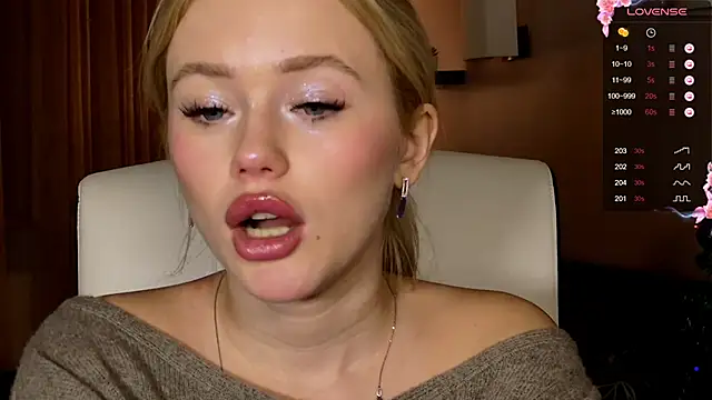 LexieLoree online show from December 19, 2024, 7:29 am