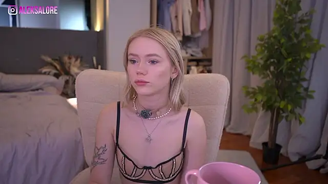 LexieLoree online show from March 28, 2026, 3:17 am