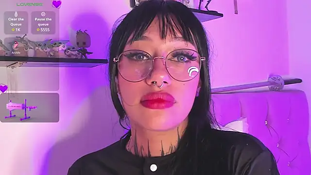 Snapshot of Akari1_Mischief chatting on December 13, 2024, 4:22 am Akari1 Mischief online show from December 13, 2024, 4:22 am