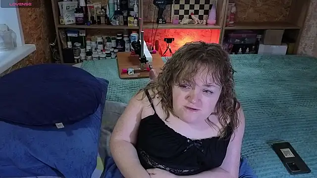 MiniNatalie online show from November 8, 2025, 2:01 am