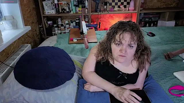 MiniNatalie online show from November 13, 2025, 3:27 am