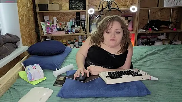 MiniNatalie online show from December 22, 2025, 6:21 am