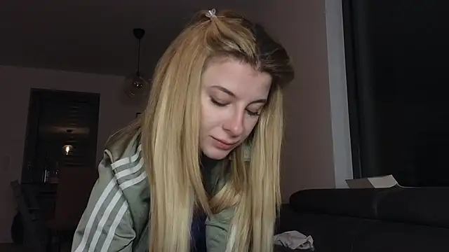 Mia-Minou online show from February 17, 2025, 10:36 pm