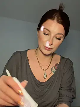 Mia-Minou online show from March 23, 2026, 2:54 pm