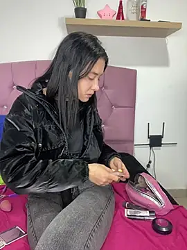 Snapshot of Isabella_21x chatting on March 5, 2025, 12:33 pm Isabella 21x online show from March 5, 2025, 12:33 pm