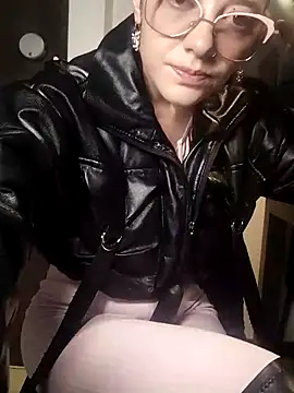 Snapshot of Isabella_21x chatting on March 15, 2025, 12:34 pm Isabella 21x online show from March 15, 2025, 12:34 pm