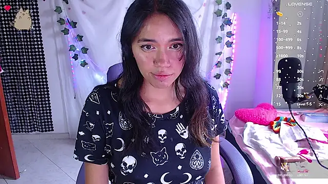 Snapshot of sophie_north chatting on February 5, 2026, 8:13 pm sophie north online show from February 5, 2026, 8:13 pm