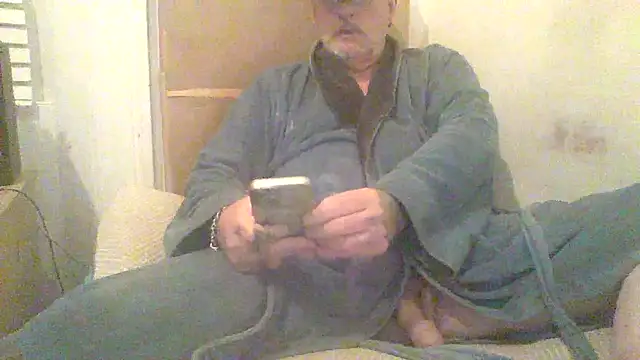 Snapshot of oldenglishguy chatting on November 27, 2025, 8:11 pm oldenglishguy online show from November 27, 2025, 8:11 pm