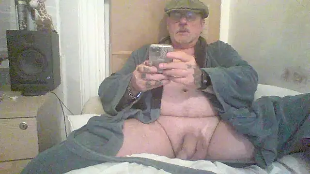 Snapshot of oldenglishguy chatting on February 19, 2026, 8:38 pm oldenglishguy online show from February 19, 2026, 8:38 pm