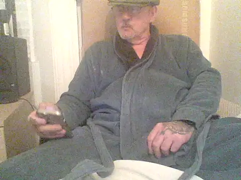 Snapshot of oldenglishguy chatting on March 4, 2026, 7:42 pm oldenglishguy online show from March 4, 2026, 7:42 pm