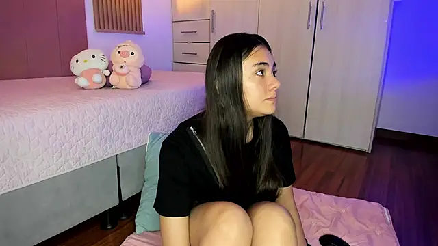 mia nevaeh online show from November 16, 2025, 8:03 pm