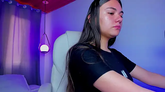 mia nevaeh online show from February 6, 2026, 9:07 pm