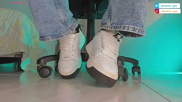 Snapshot of charlotte__grey chatting on October 24, 2025, 8:27 pm charlotte grey online show from October 24, 2025, 8:27 pm