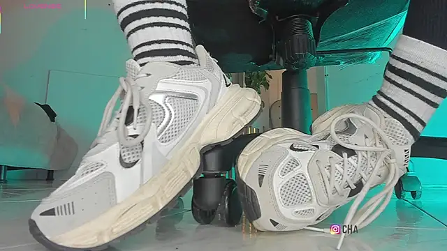 Snapshot of charlotte__grey chatting on November 18, 2025, 8:24 pm charlotte grey online show from November 18, 2025, 8:24 pm