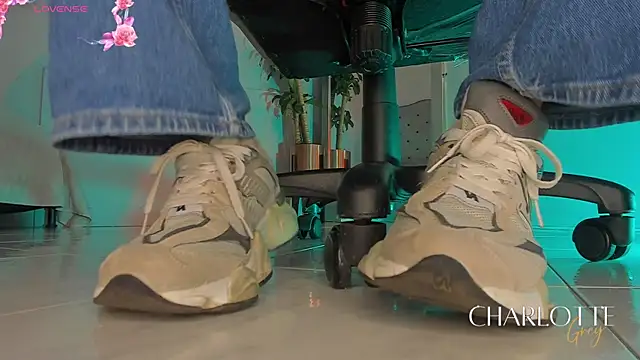 Snapshot of charlotte__grey chatting on December 4, 2025, 7:55 pm charlotte grey online show from December 4, 2025, 7:55 pm