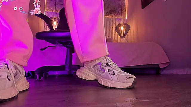 Snapshot of charlotte__grey chatting on February 15, 2026, 11:52 am charlotte grey online show from February 15, 2026, 11:52 am