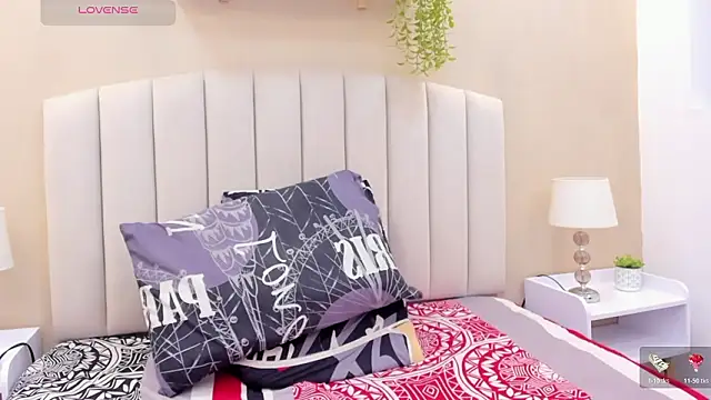 Mia thompson 19 online show from February 10, 2026, 7:29 pm