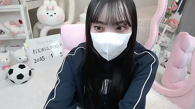 momo room online show from January 5, 2025, 4:04 am