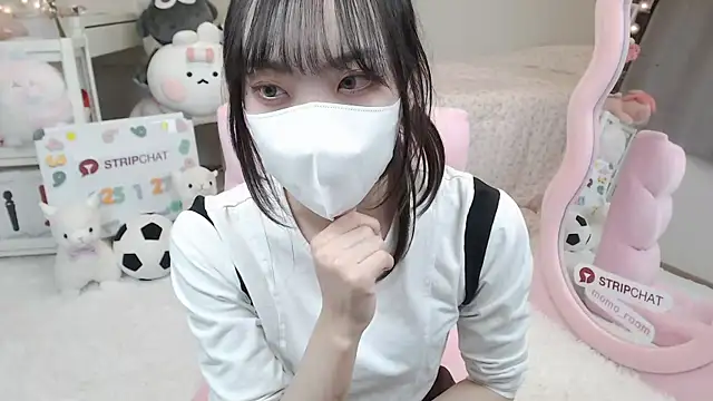 momo room online show from January 27, 2025, 1:30 pm