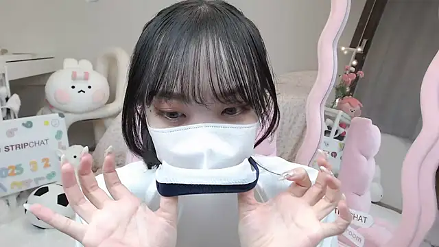 Snapshot of momo_room chatting on March 2, 2025, 10:35 am momo room online show from March 2, 2025, 10:35 am