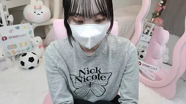 Snapshot of momo_room chatting on March 3, 2025, 1:42 pm momo room online show from March 3, 2025, 1:42 pm