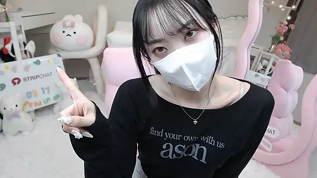 momo room online show from March 17, 2025, 10:38 am