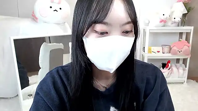 Snapshot of momo_room chatting on April 10, 2026, 11:26 am momo room online show from April 10, 2026, 11:26 am