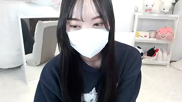 Snapshot of momo_room chatting on April 26, 2026, 12:36 pm momo room online show from April 26, 2026, 12:36 pm