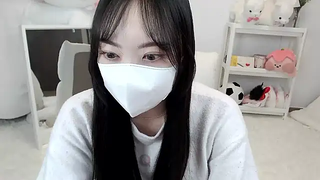 Snapshot of momo_room chatting on May 3, 2026, 11:16 am momo room online show from May 3, 2026, 11:16 am