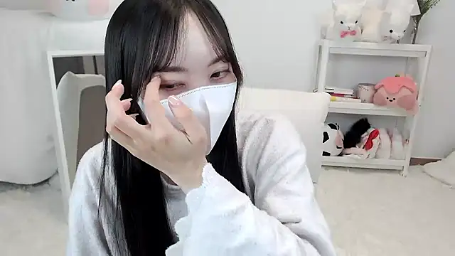 Snapshot of momo_room chatting on May 4, 2026, 12:34 pm momo room online show from May 4, 2026, 12:34 pm