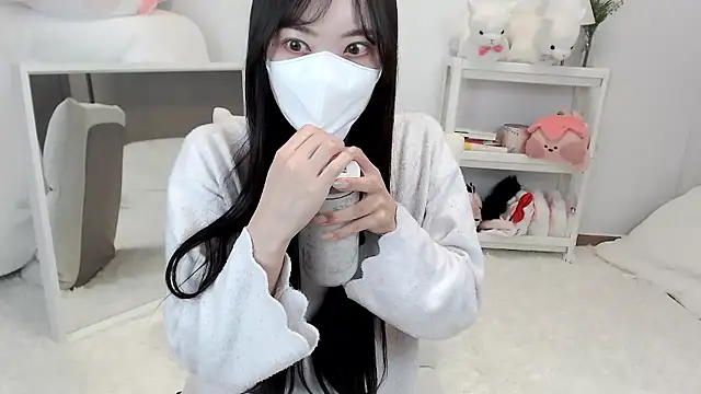 Snapshot of momo_room chatting on May 5, 2026, 4:20 am momo room online show from May 5, 2026, 4:20 am