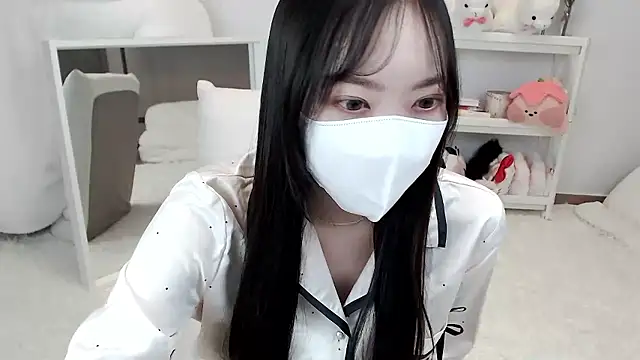 Snapshot of momo_room chatting on May 9, 2026, 11:59 am momo room online show from May 9, 2026, 11:59 am