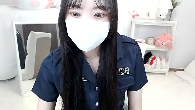 Snapshot of momo_room chatting on May 17, 2026, 11:39 am momo room online show from May 17, 2026, 11:39 am