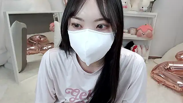 Snapshot of momo_room chatting on May 24, 2026, 11:04 am momo room online show from May 24, 2026, 11:04 am